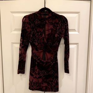 ✨Small FashionNova Burgundy & Black Dress✨